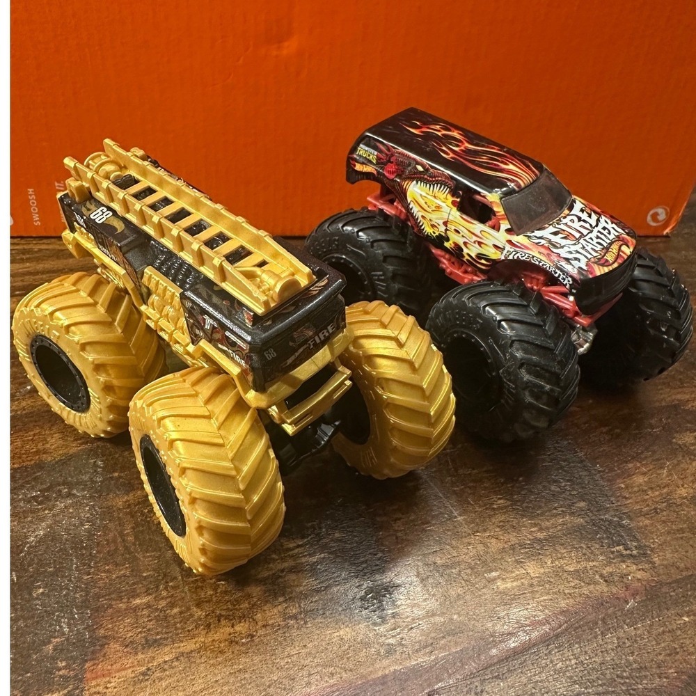 Monster Jam Fire Starter & 5 Alarm Truck Gold Fire Truck 1:64  Hot‎ Wheels Set 2